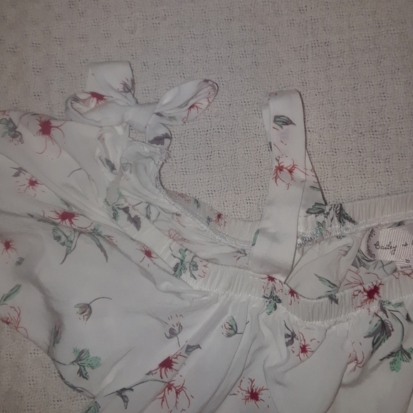 BAILEY and Chloe cold shoulder pretty floral top small - Picture 8 of 9